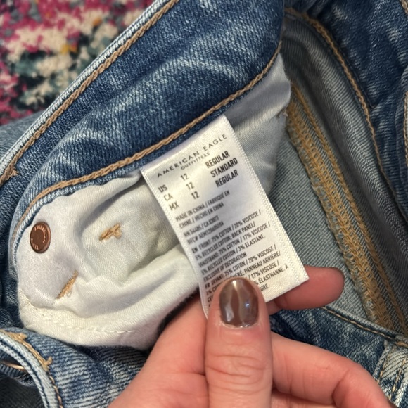 American eagle size 12 mom jeans worn once! - Picture 4 of 4